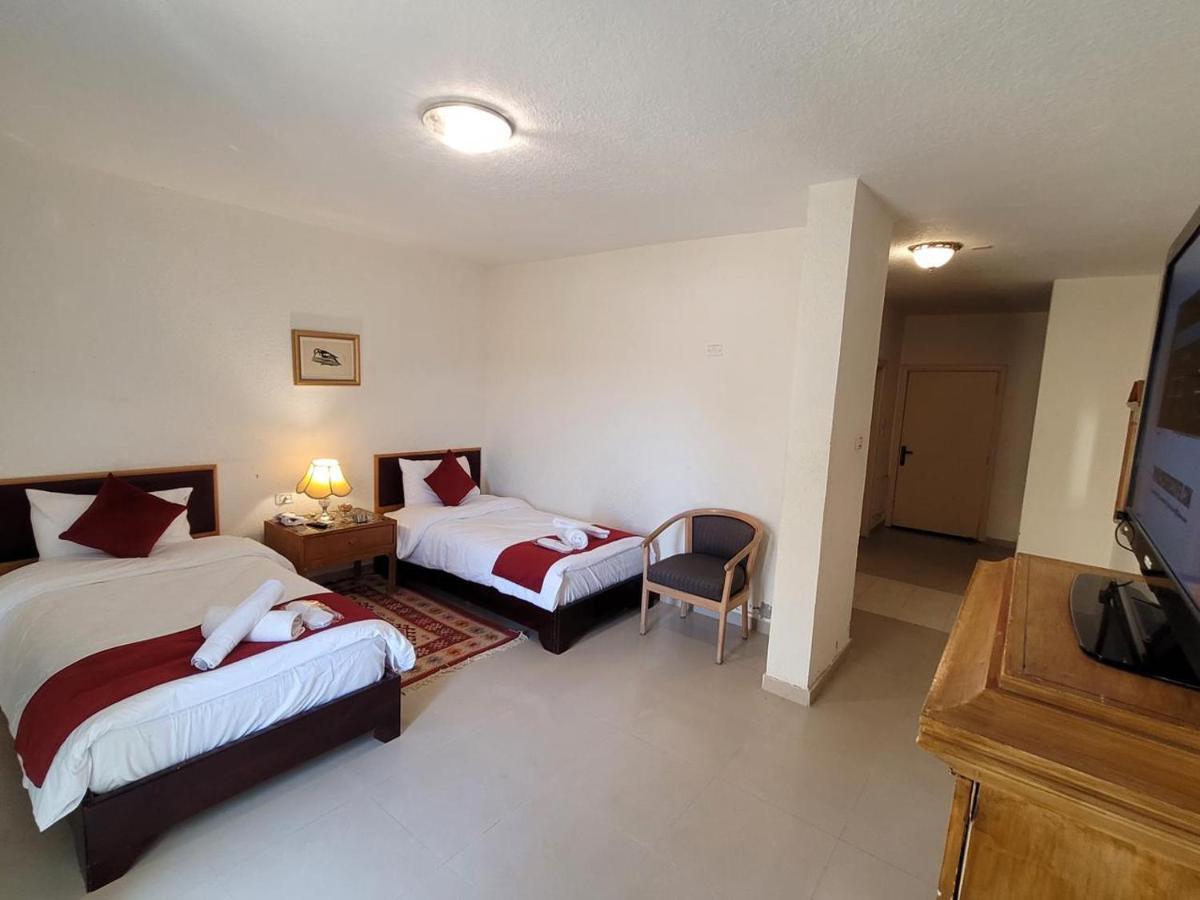 Petra Home Hotel Вади Муса Екстериор снимка