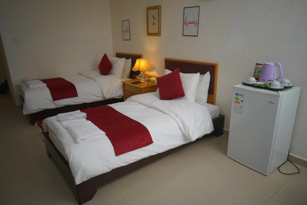 Petra Home Hotel Вади Муса Екстериор снимка