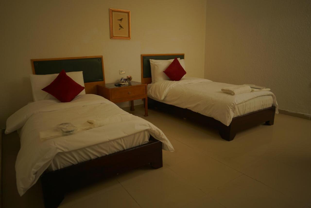 Petra Home Hotel Вади Муса Екстериор снимка